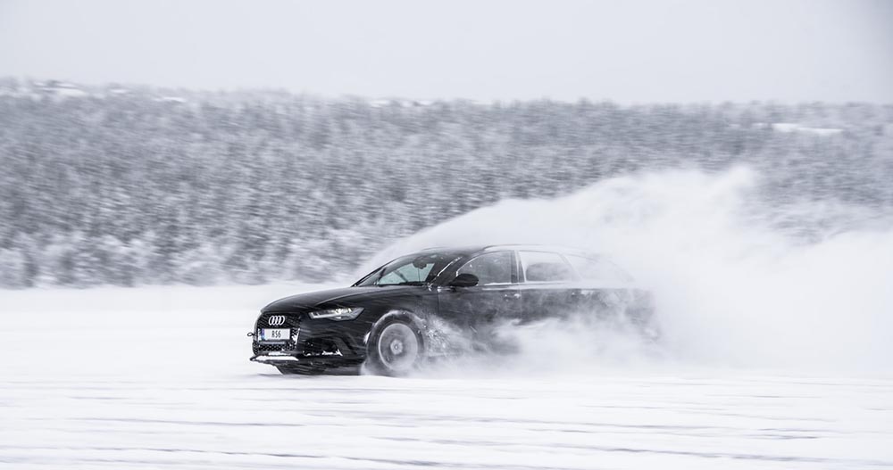 汽車搭載「四輪傳動」有多重要,雪地暢行無阻全靠它|AWD、4WD 2WD, 4WD, AWD, 二輪傳動, 四輪傳動, 泥地, 車款, 雨天, 雪地, 高速