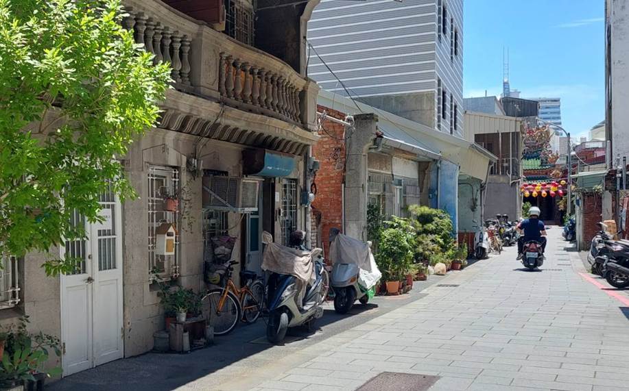 穿街走巷慢漫行〜穿古越今信義街