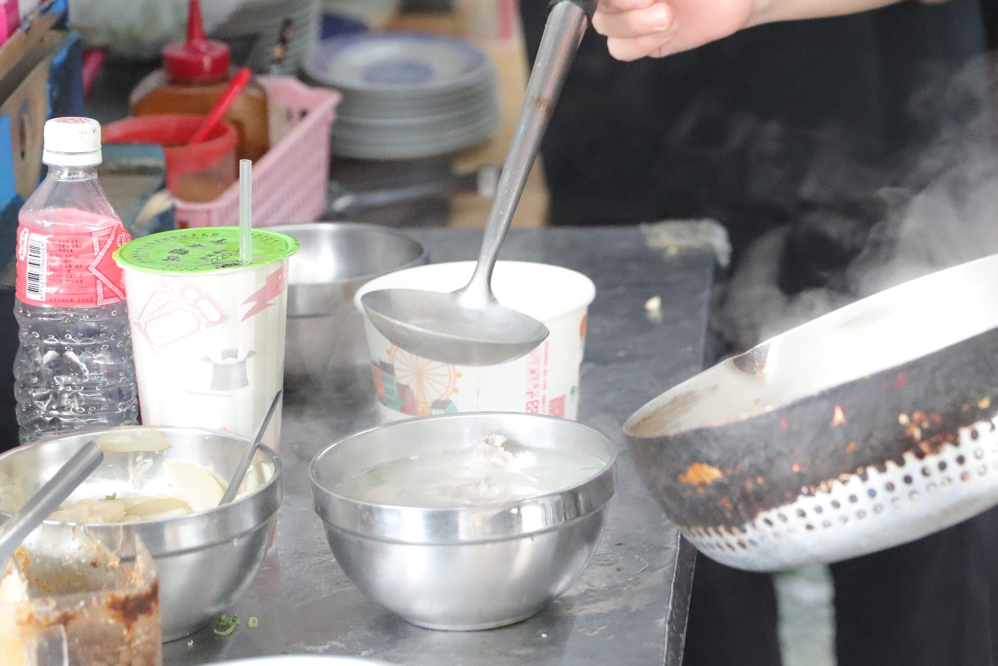 來去台南迺菜市〜永樂市場part3|跳恰恰的鱔魚意麵女王、水仙宮三兄弟魚湯
